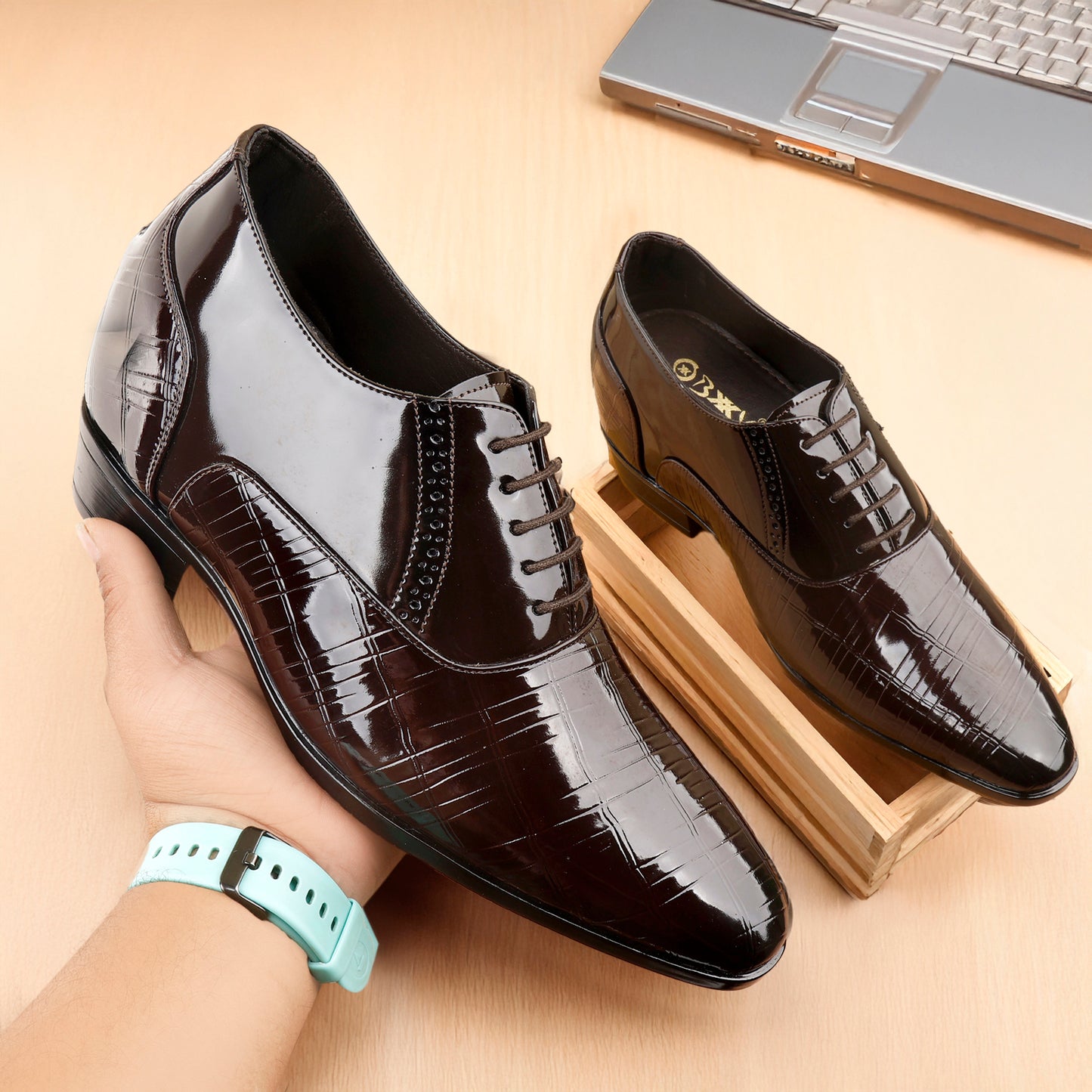 Glossy Black Finish with 9CM Hidden Lift